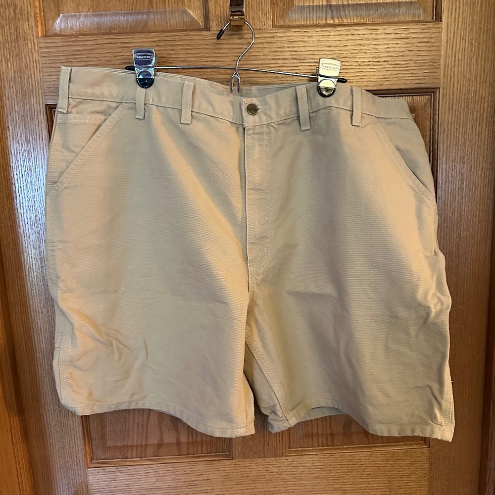 Men's Carhartt Tan Carpenter  8" Work Shorts. Size 44.